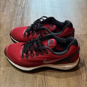 Nike Men's Red and Black Sneakers